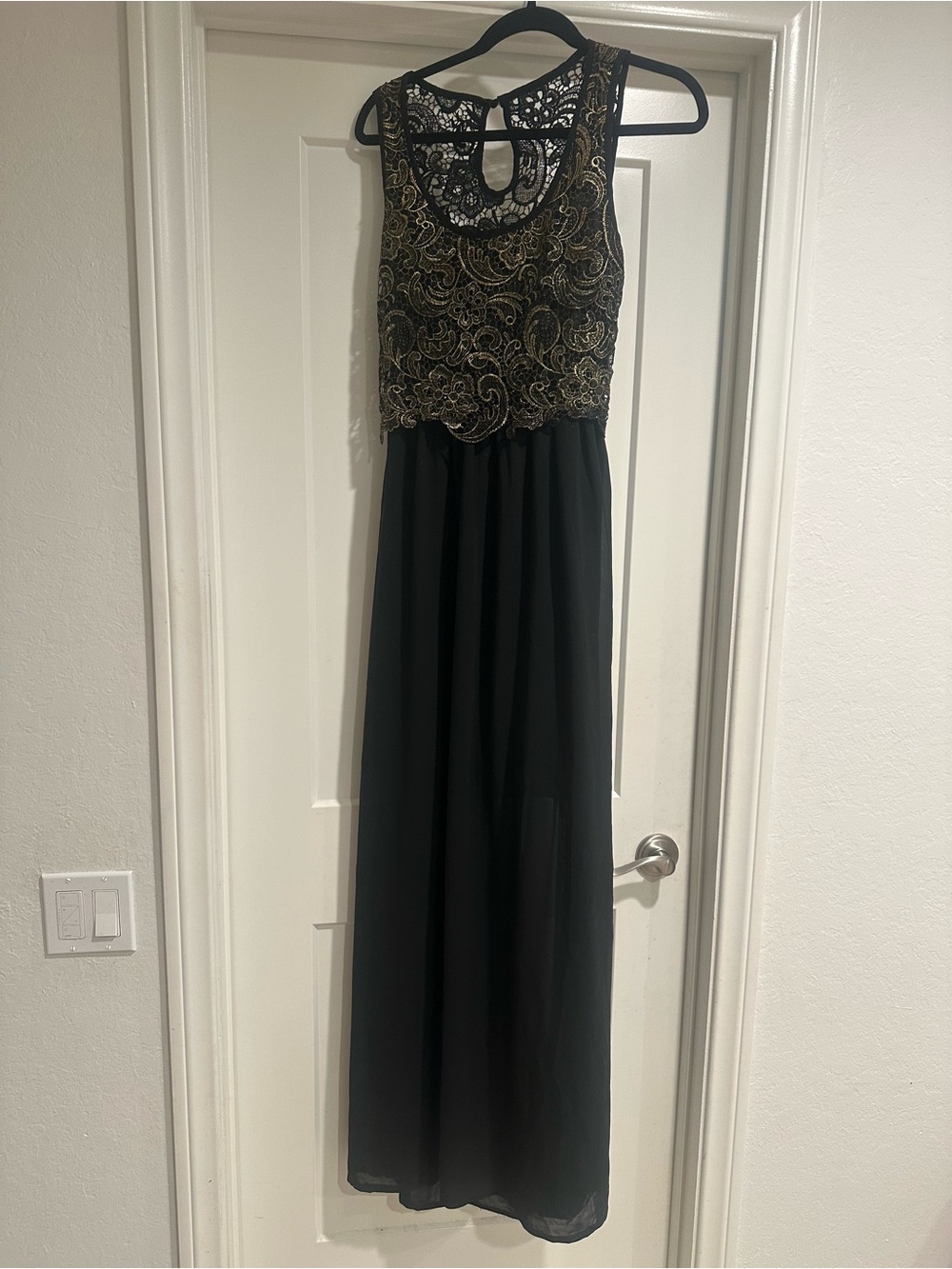 Elegant Black Maxi Dress with Gold Lace Bodice